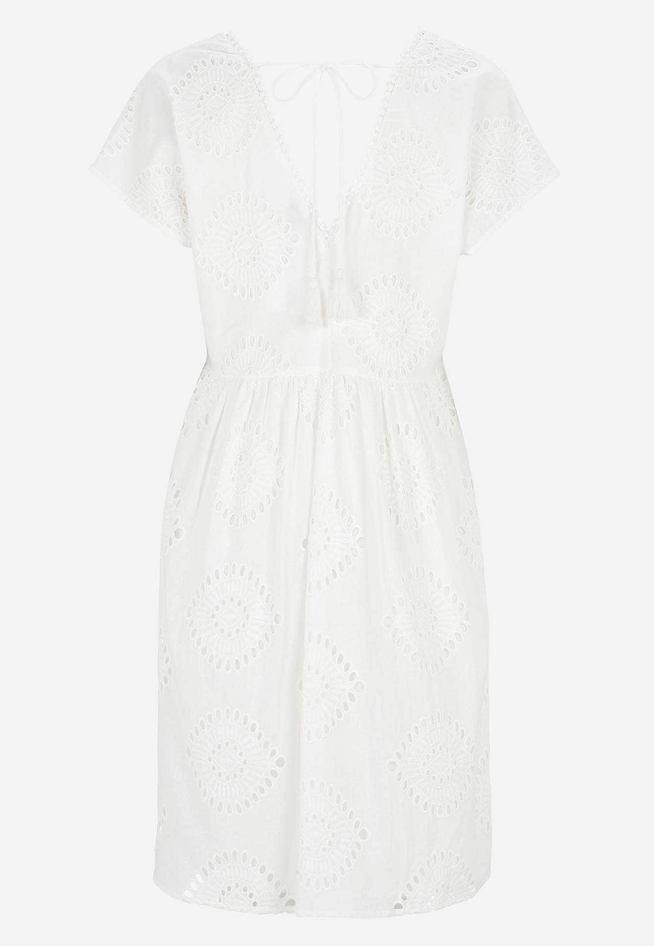 Kleita/tunika ar caurumiņu raksta izšuvumu