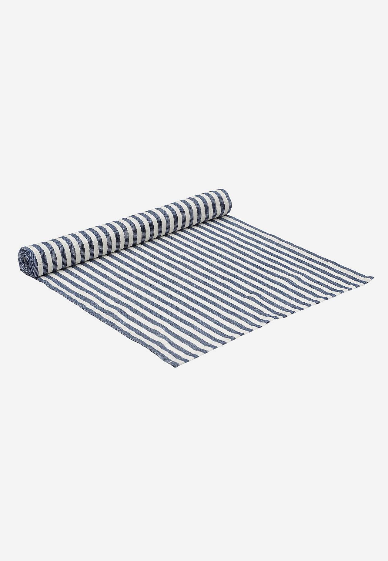 Svītraina auduma galdceliņš