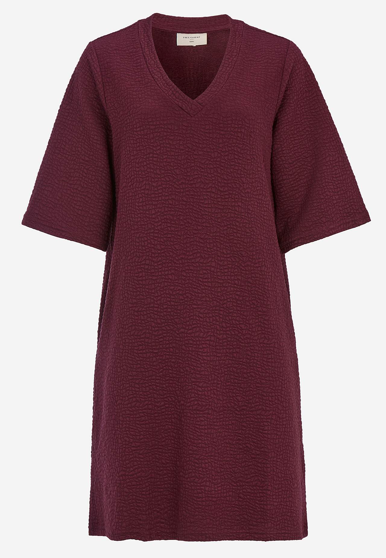 Trikotāžas kleita ar tekstūrakstu