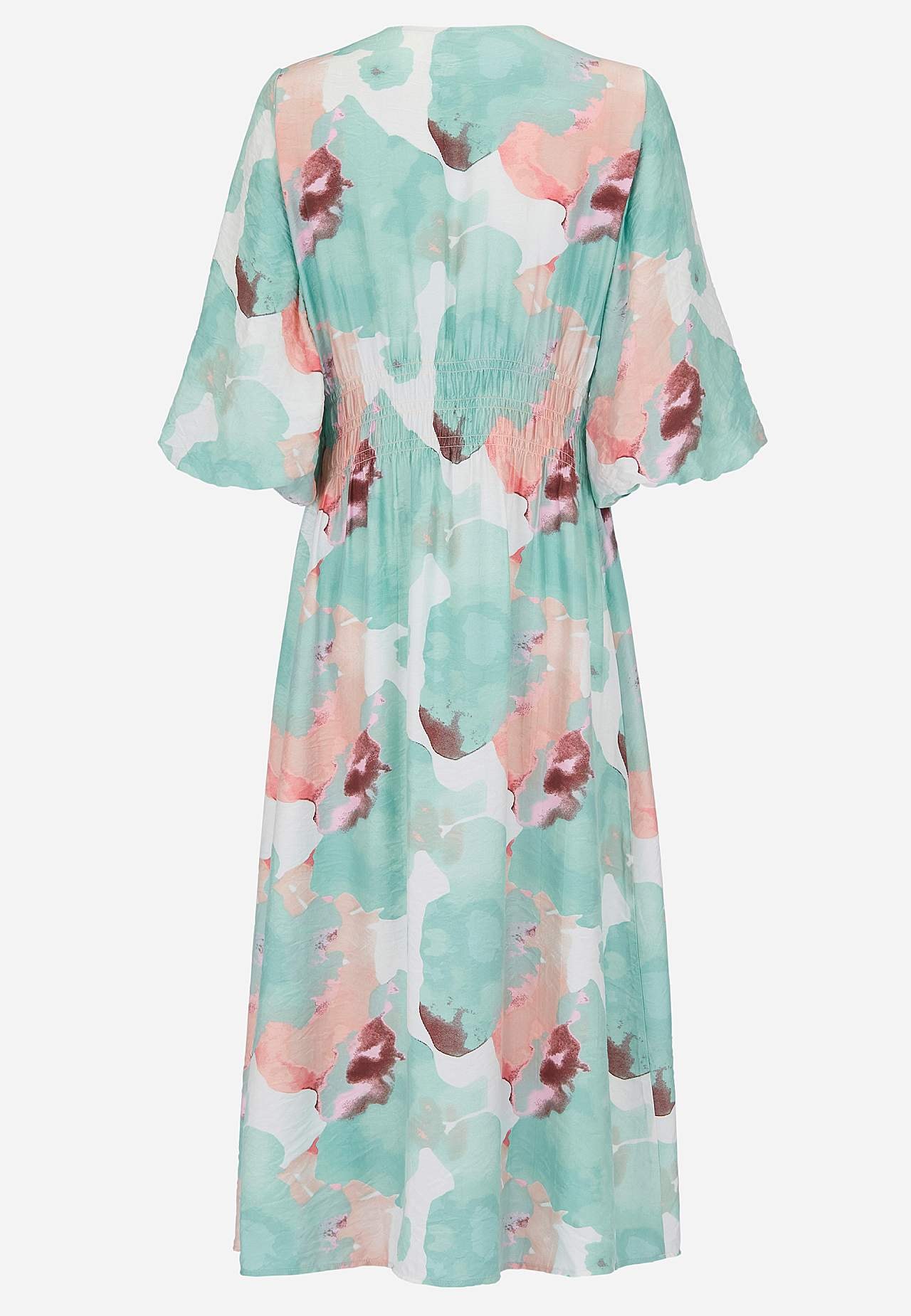 Kleita ar oderētām kuplām piedurknēm